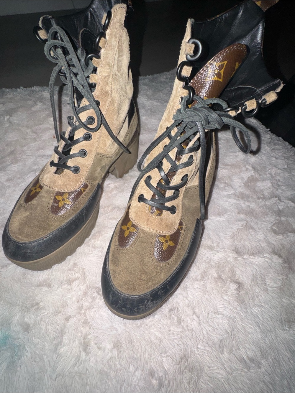 Louis Vuitton Laureate Desert Boots Monogram Suede EU 39